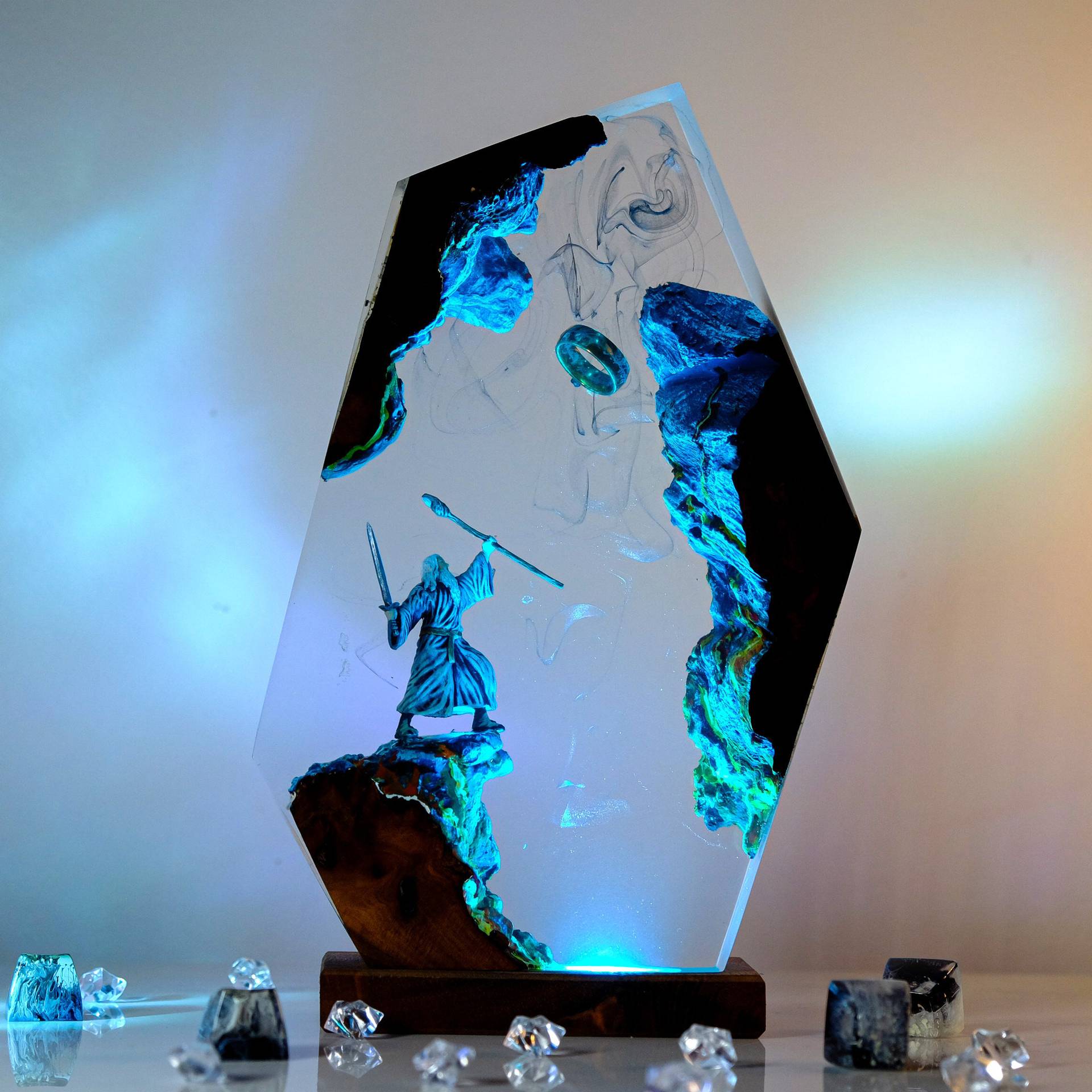 Resin Art Resin - Figurka z sceny filmowej, stolik, lampa